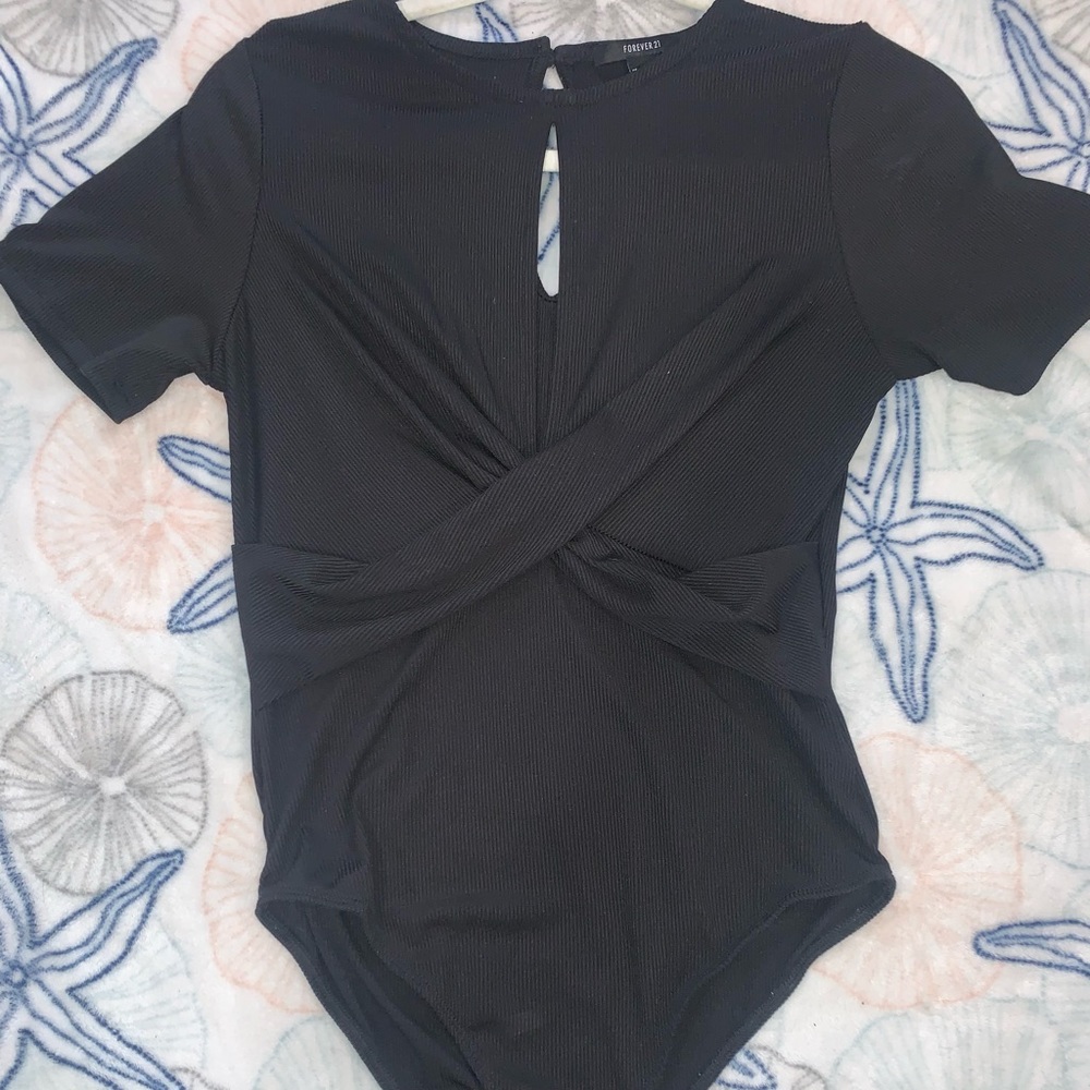 *FREE SHIPPING!* limited black cross slit body suit 📞 / from Forever 21 (firm)
